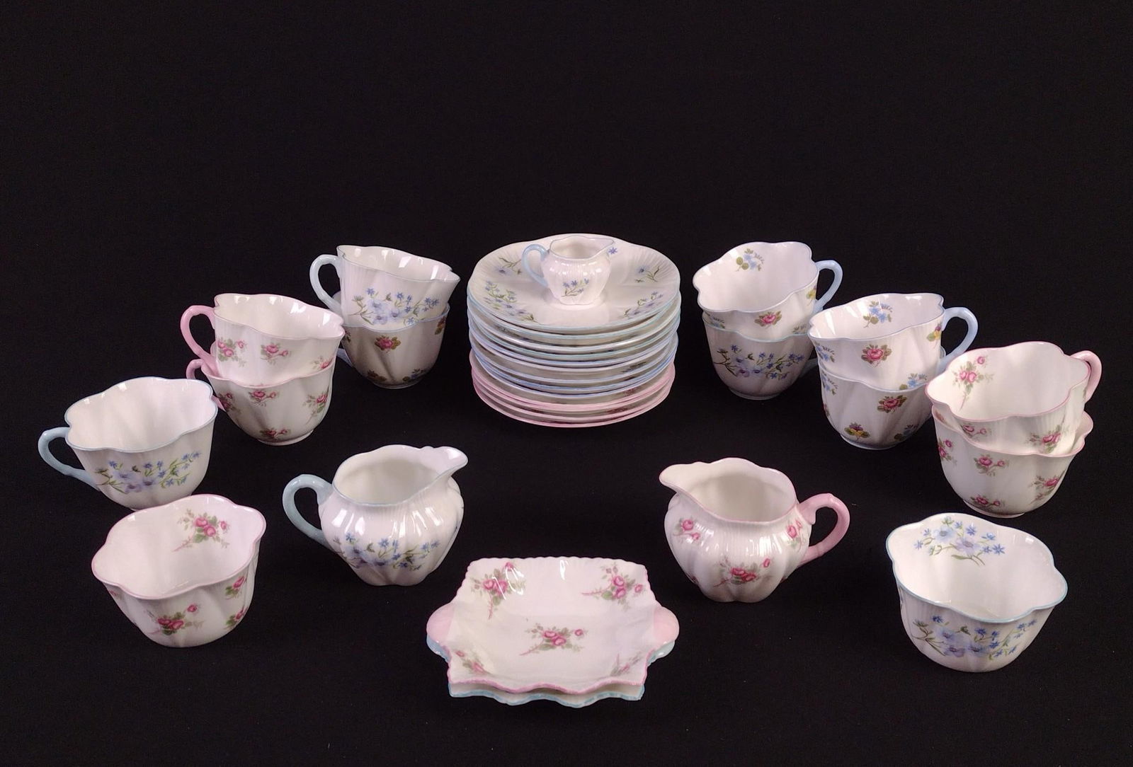 31 Pcs Shelley Ceramics incl Cups and Saucers (1 of 6)