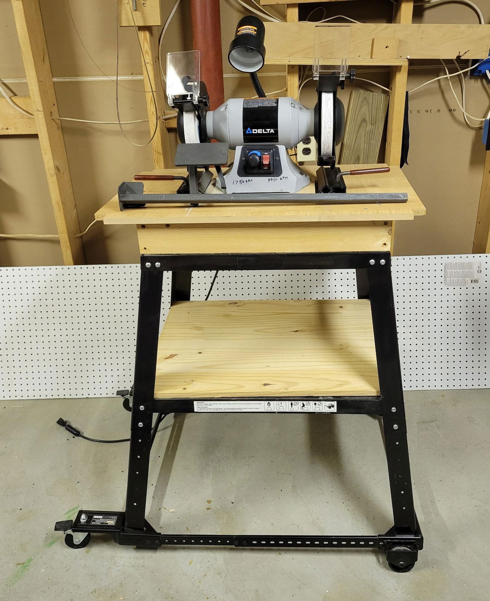 Delta Grinder on Bench with Flexible Lamp (1 of 6)