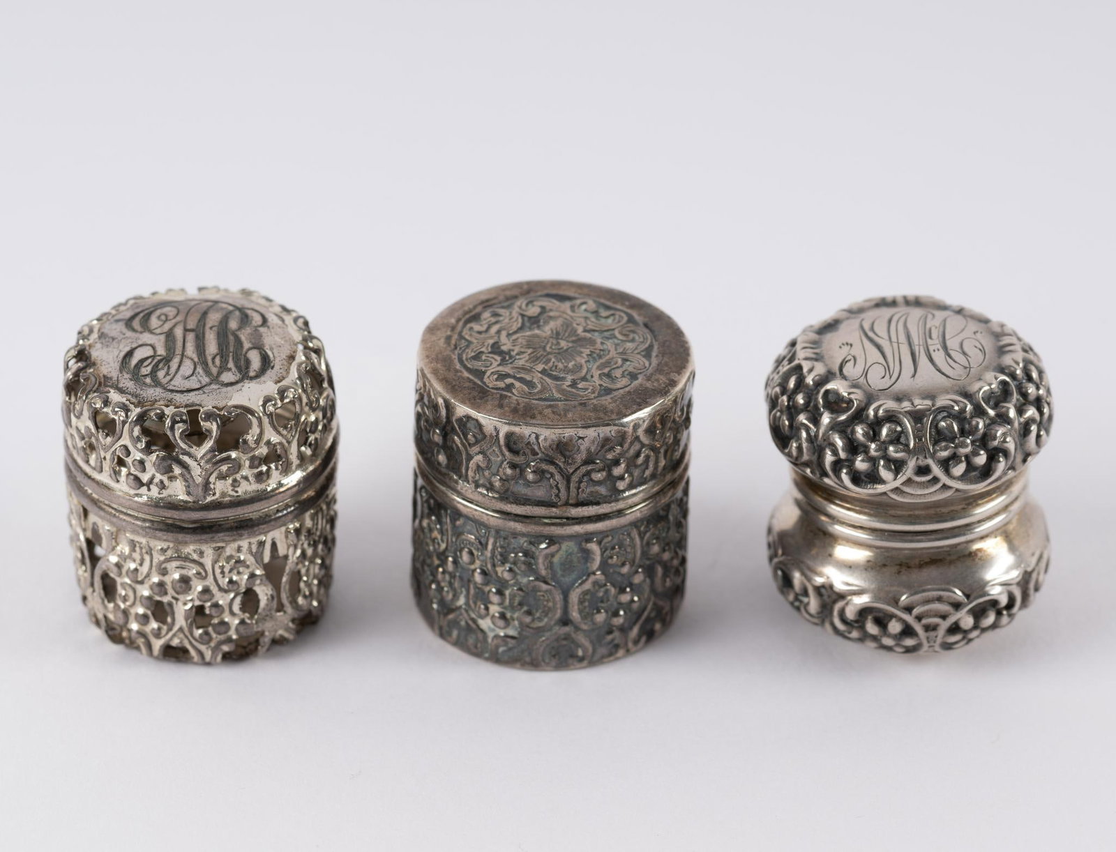 3 Antique Sterling Silver Thimble Holders (1 of 6)