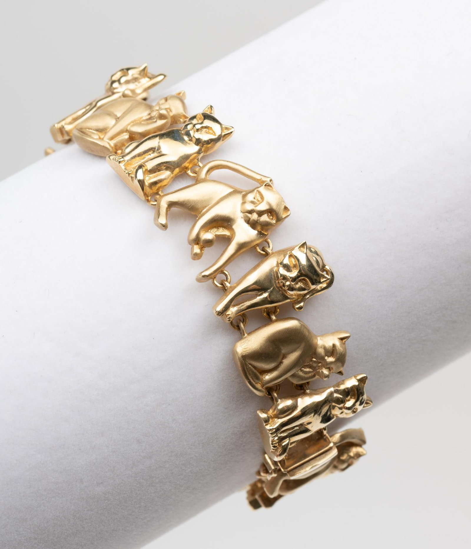 14K Gold Cat Link Bracelet: A chain of cats forms this bracelet. Length of 7" and weight of 35.2 grams.