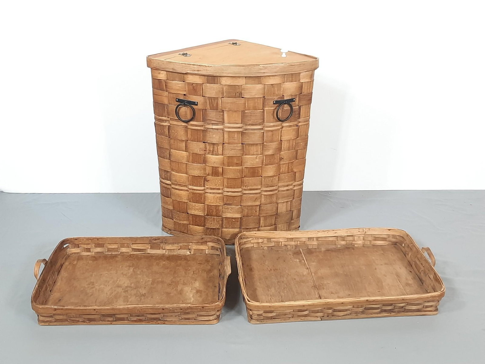 Woven Basket With Lid and 2 Woven Trays (1 of 9)