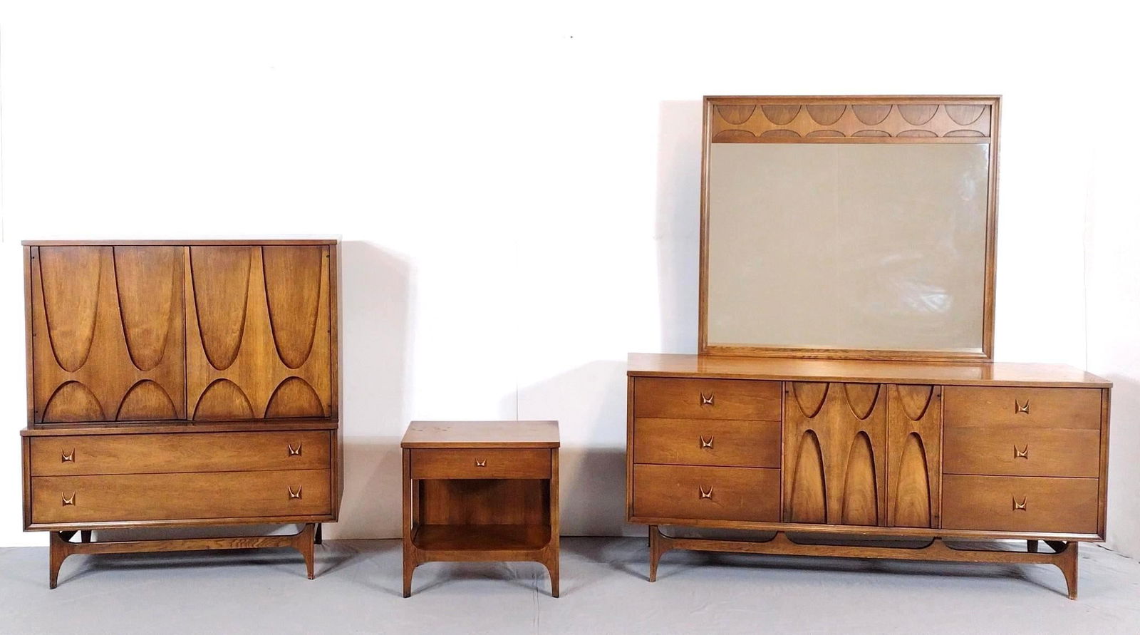 3 Pc Broyhill Brasilia Bedroom Set (1 of 14)