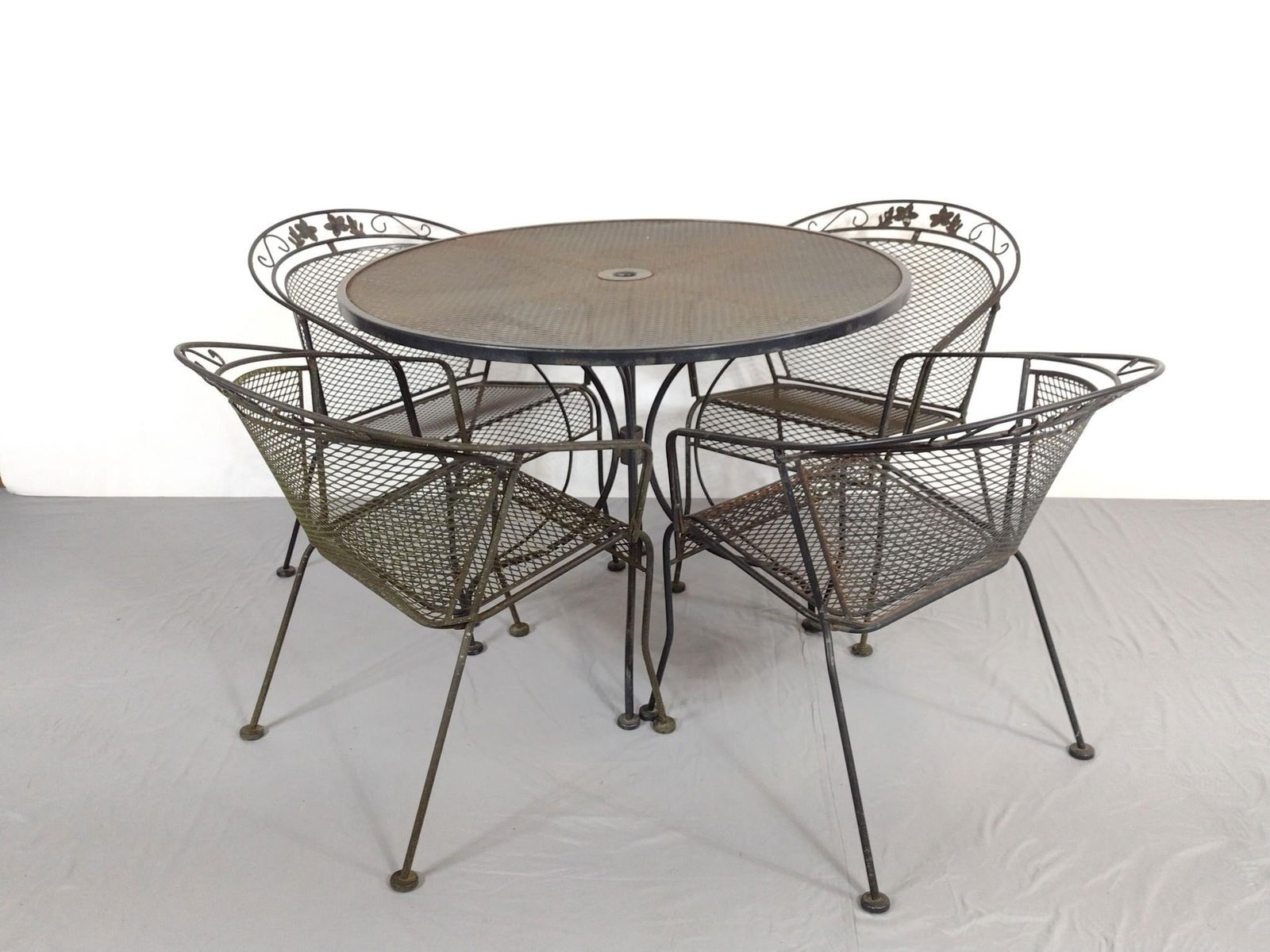 Metal Outdoor Table & 4 Chairs (1 of 7)
