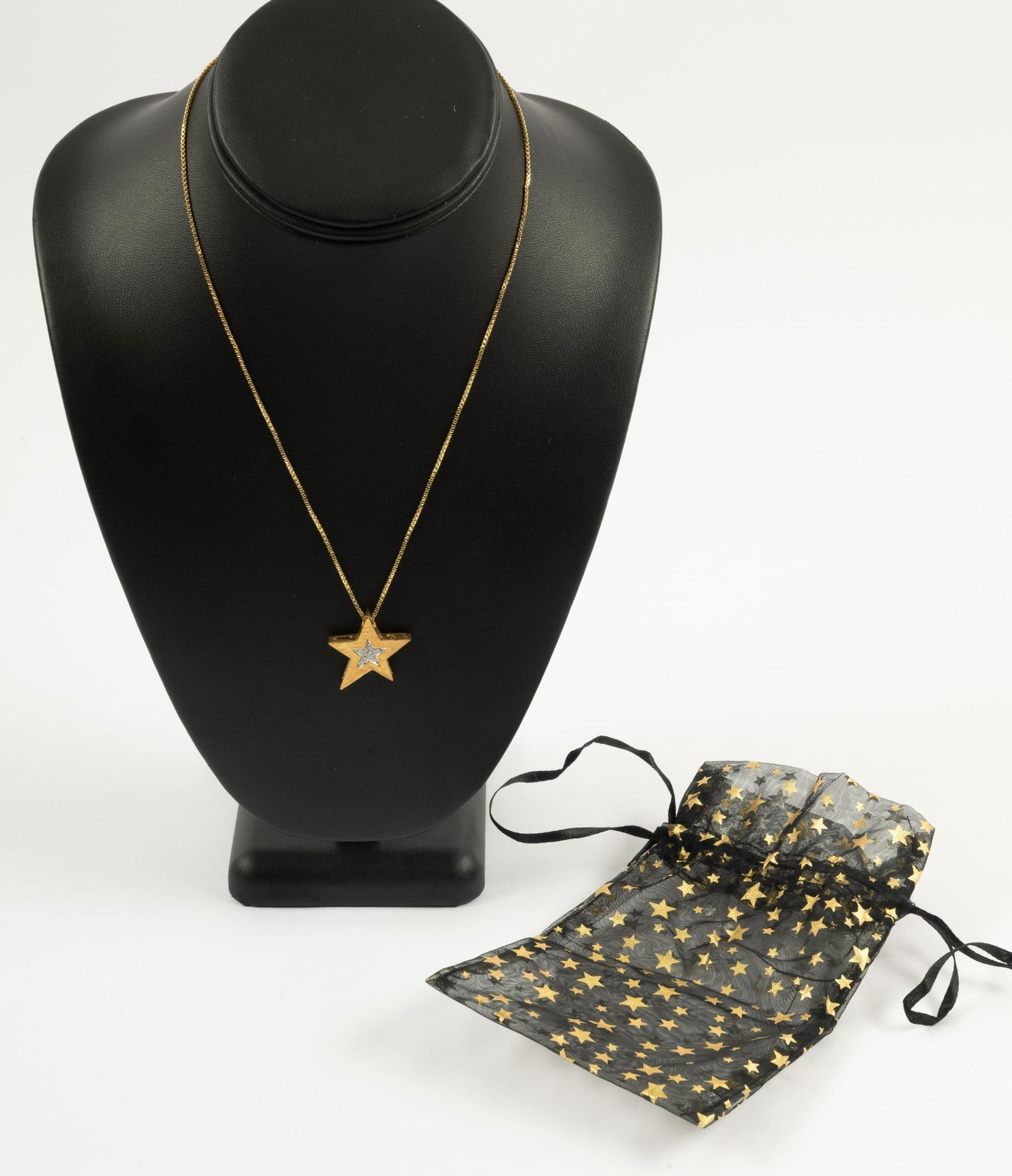 18K Gold & Diamond Star Pendant Necklace (1 of 5)