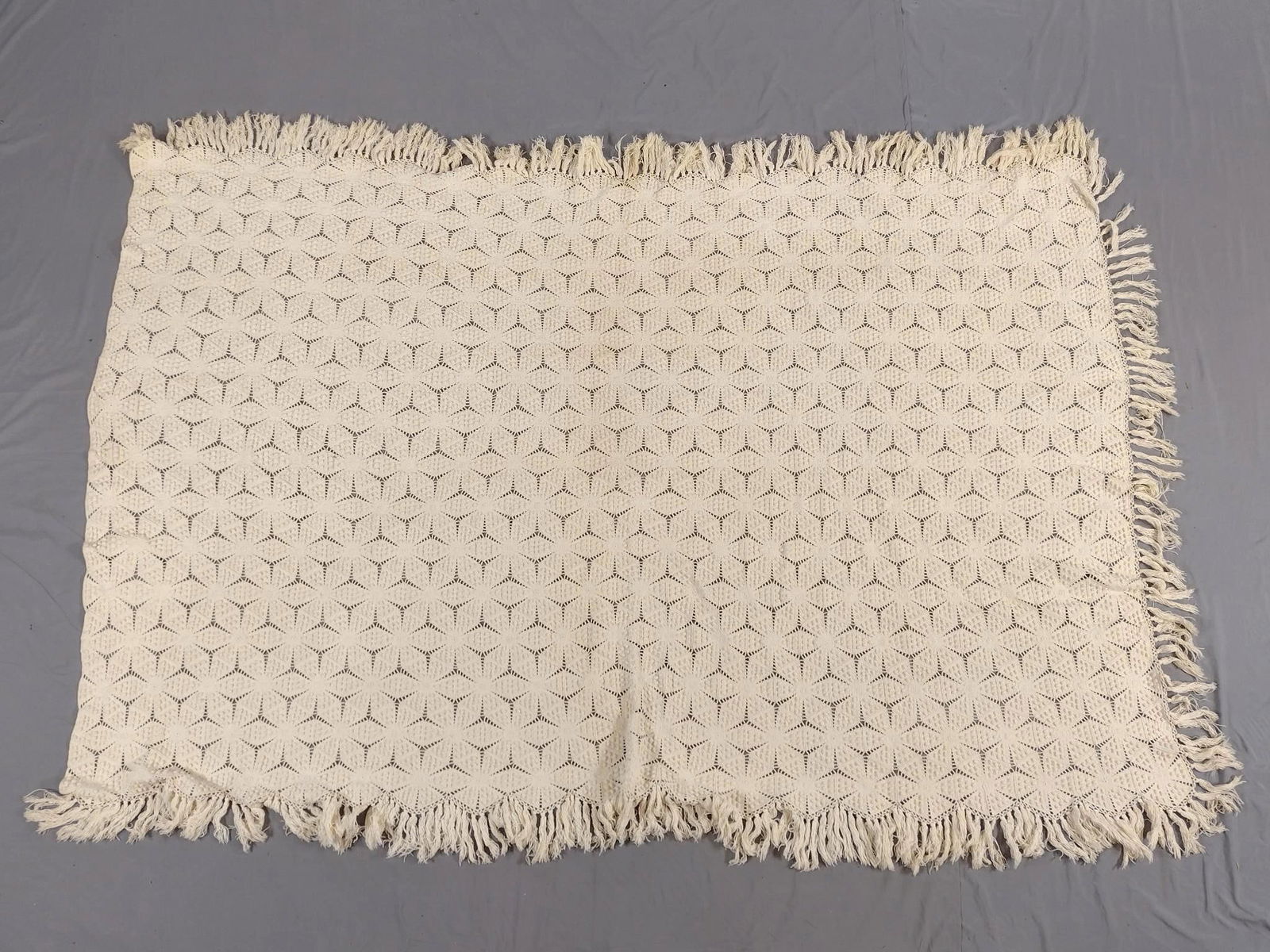 Vintage Coverlet with 3 Point Pattern (1 of 3)