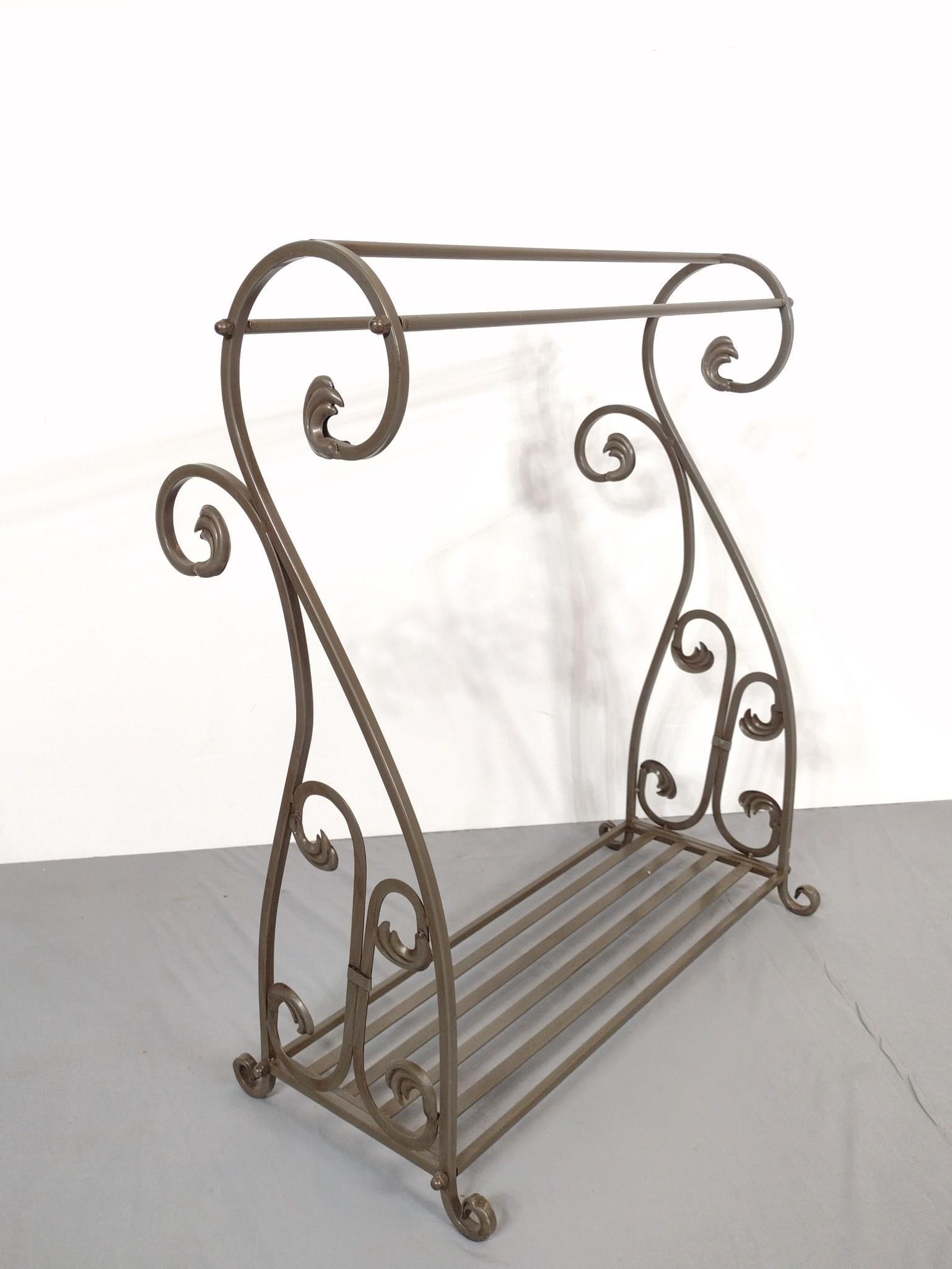 Metal Quilt Rack: NOT ELIGIBLE FOR IN-HOUSE SHIPPING. 31" wide X 14-1/2" deep X 36" high.
