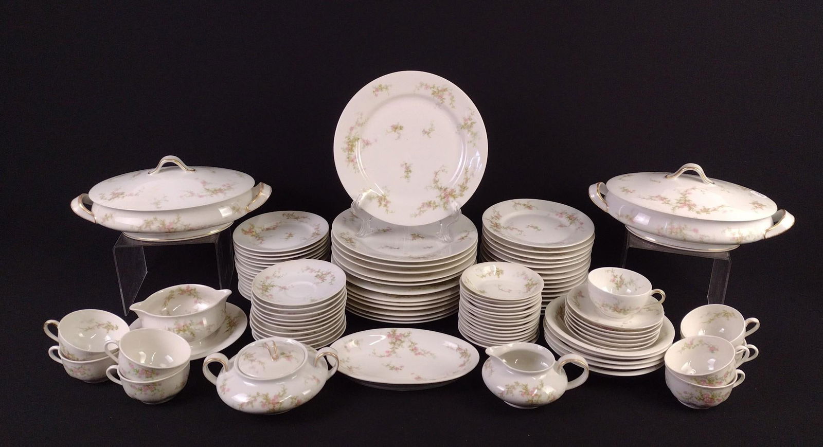 95 Pcs Haviland Limoges Dinnerware (1 of 5)