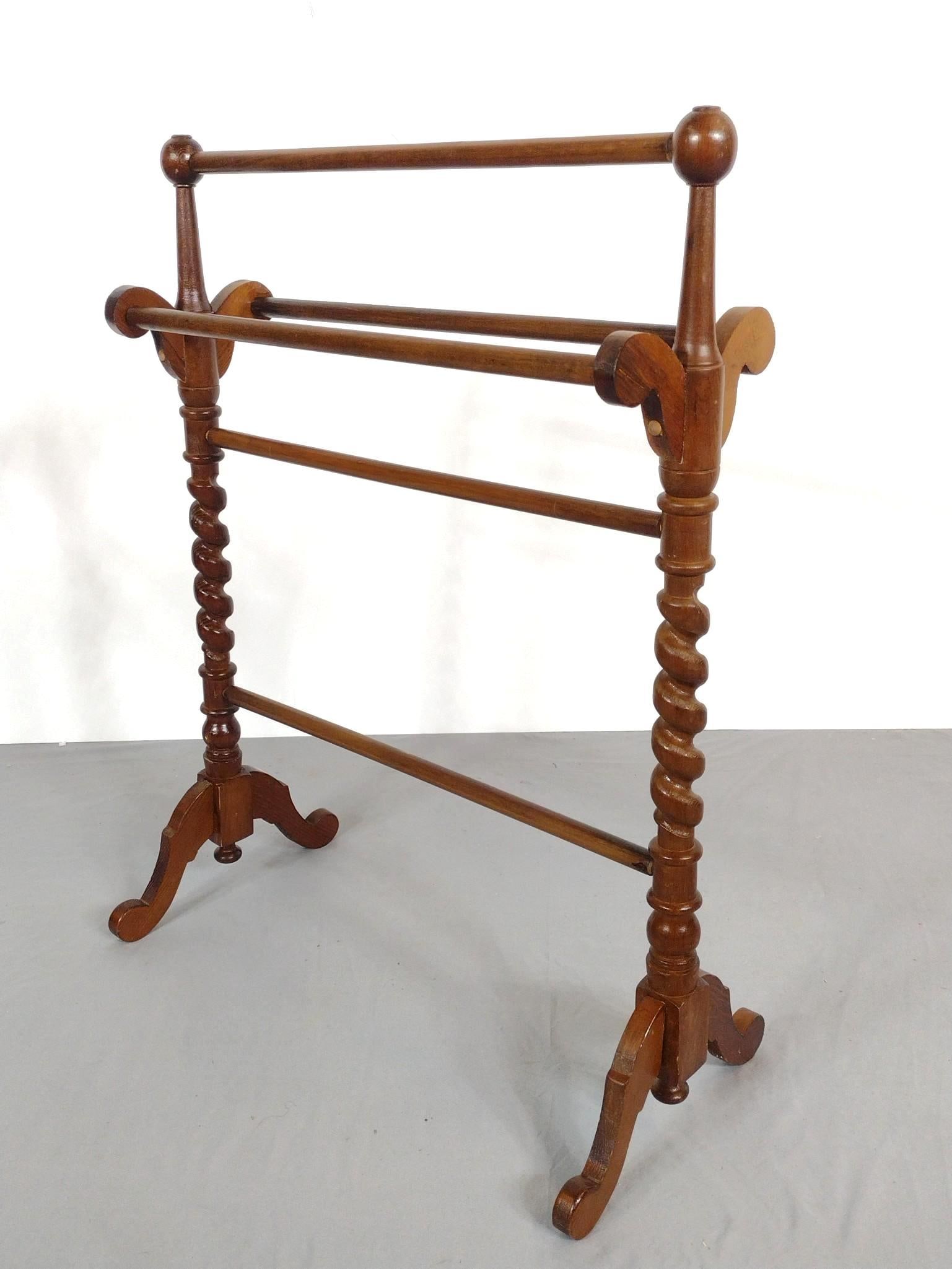 Quilt Rack: NOT ELIGIBLE FOR IN-HOUSE SHIPPING. 27-1/2" wide X 13" deep X 34-3/4" high. Has some wear.