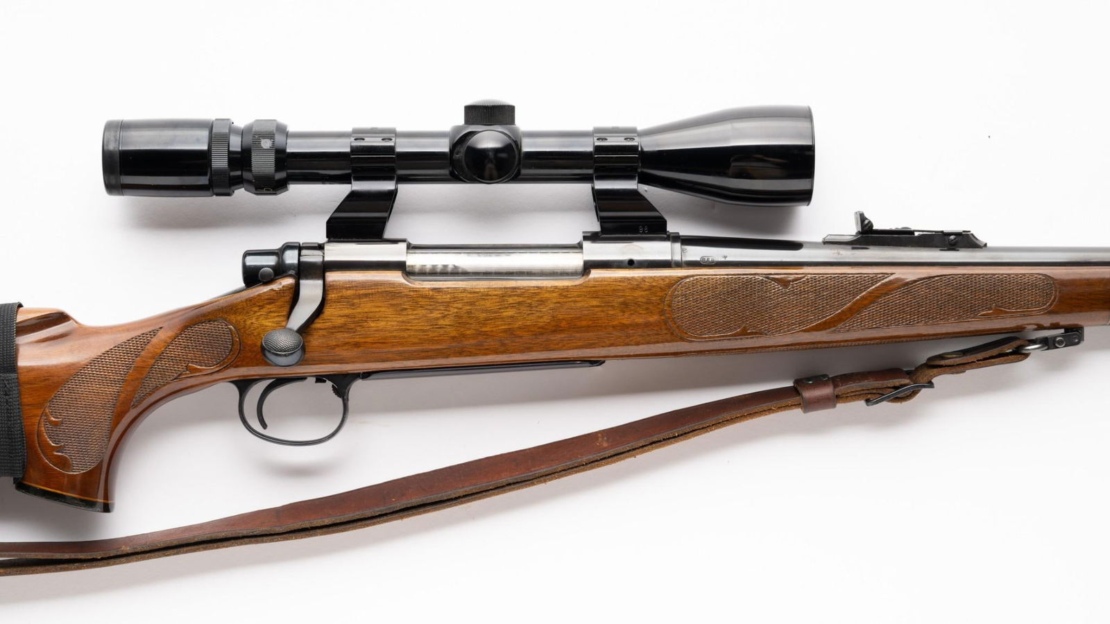 Remington Model 700 Bolt Action Rifle w/ Scope, Cal. .30-06 Springfield: Serial Number: 6579104 Design: This Remington Model 700 has a 22" barrel chambered for the .30-06 round. Jeweled bolt body. Gloss finished pistol grip hardwood stock with machine pressed checkering. L