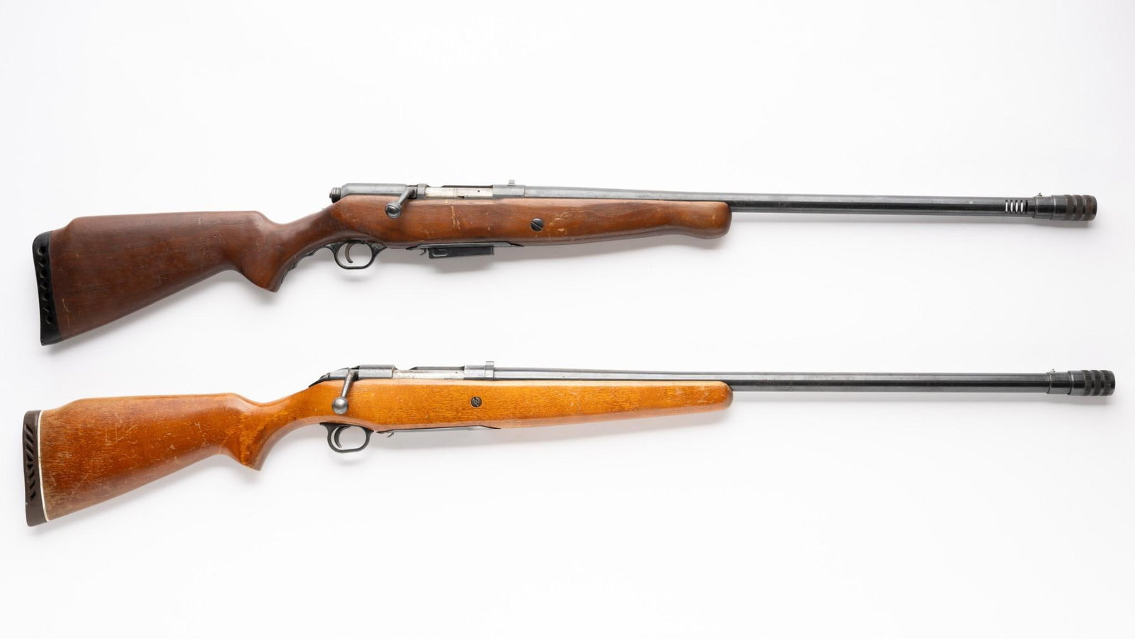 Two Gun Lot--Pair of Bolt Shotguns, Mossberg & Western Field, 12 Ga.: Gun # 1 Serial Number: NSN Mossberg Model 195 K-A bolt action shotgun with 24" barrel fitted with a C-Lect choke. Accepts 2 3/4" 12 gauge shells. Blued steel. Hardwood stock. Loads from a detachable b