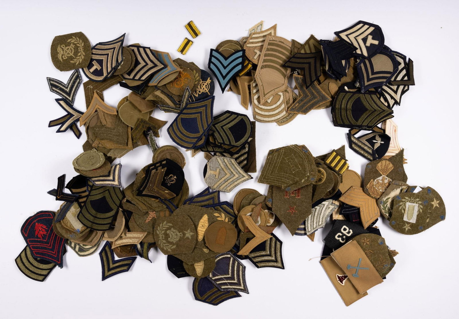 Aprpox. 30 Military Patches: Various sizes and regiments.