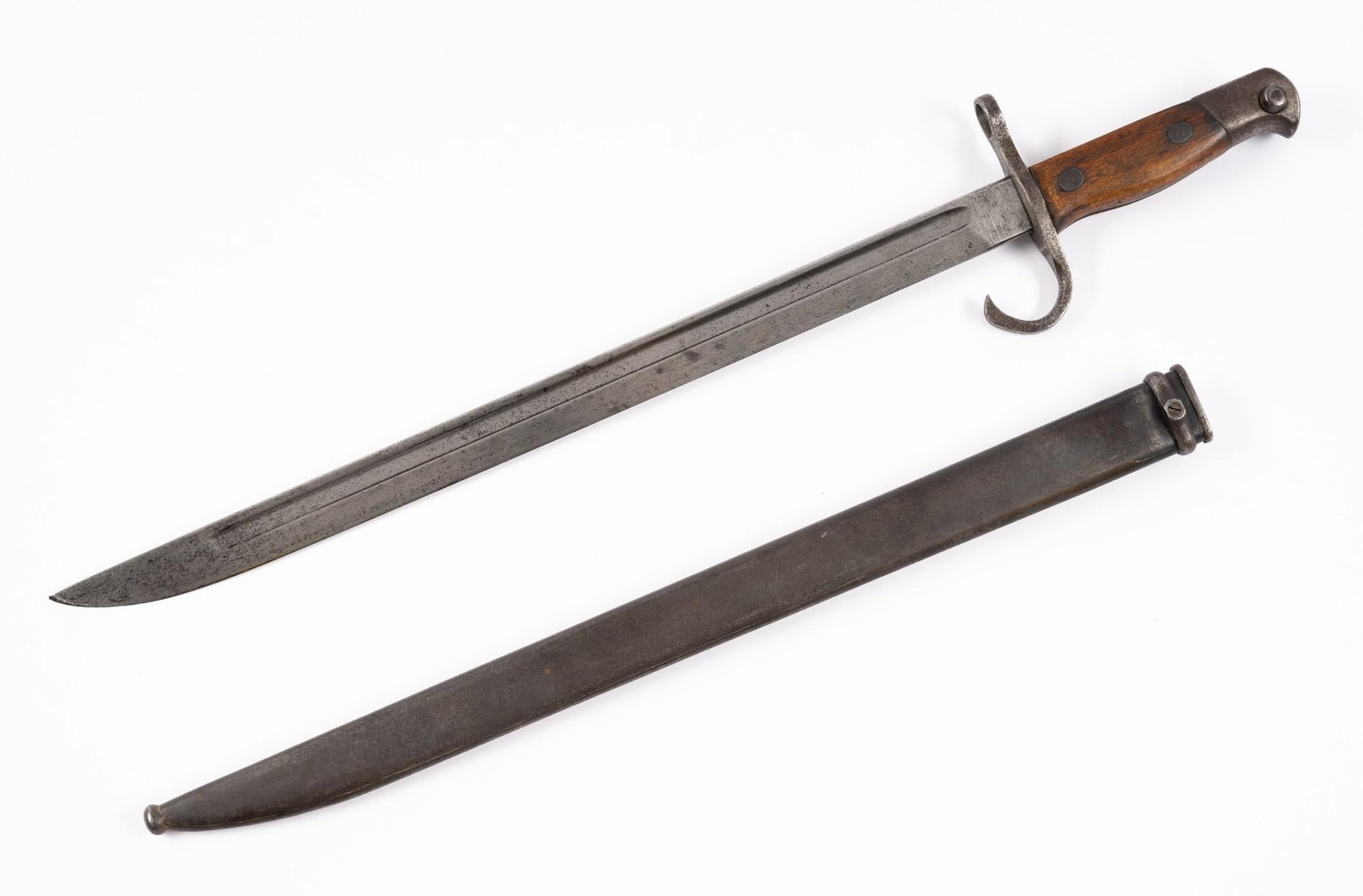 Japanese Bayonet: Type 30. Serial no. 62186. With scabbard. 20-7/8" overall. 15-1/2" long blade.