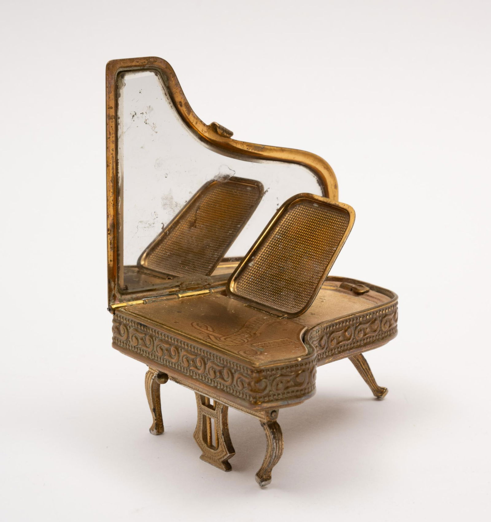 Pigmalion English Gilt Musical Grand Piano Compact (1 of 4)