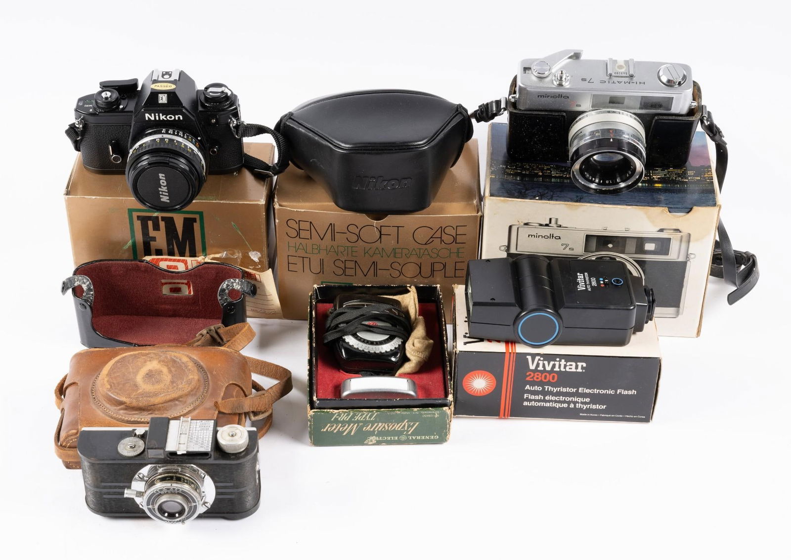 4 Antique Cameras and Exposure Meter (1 of 8)
