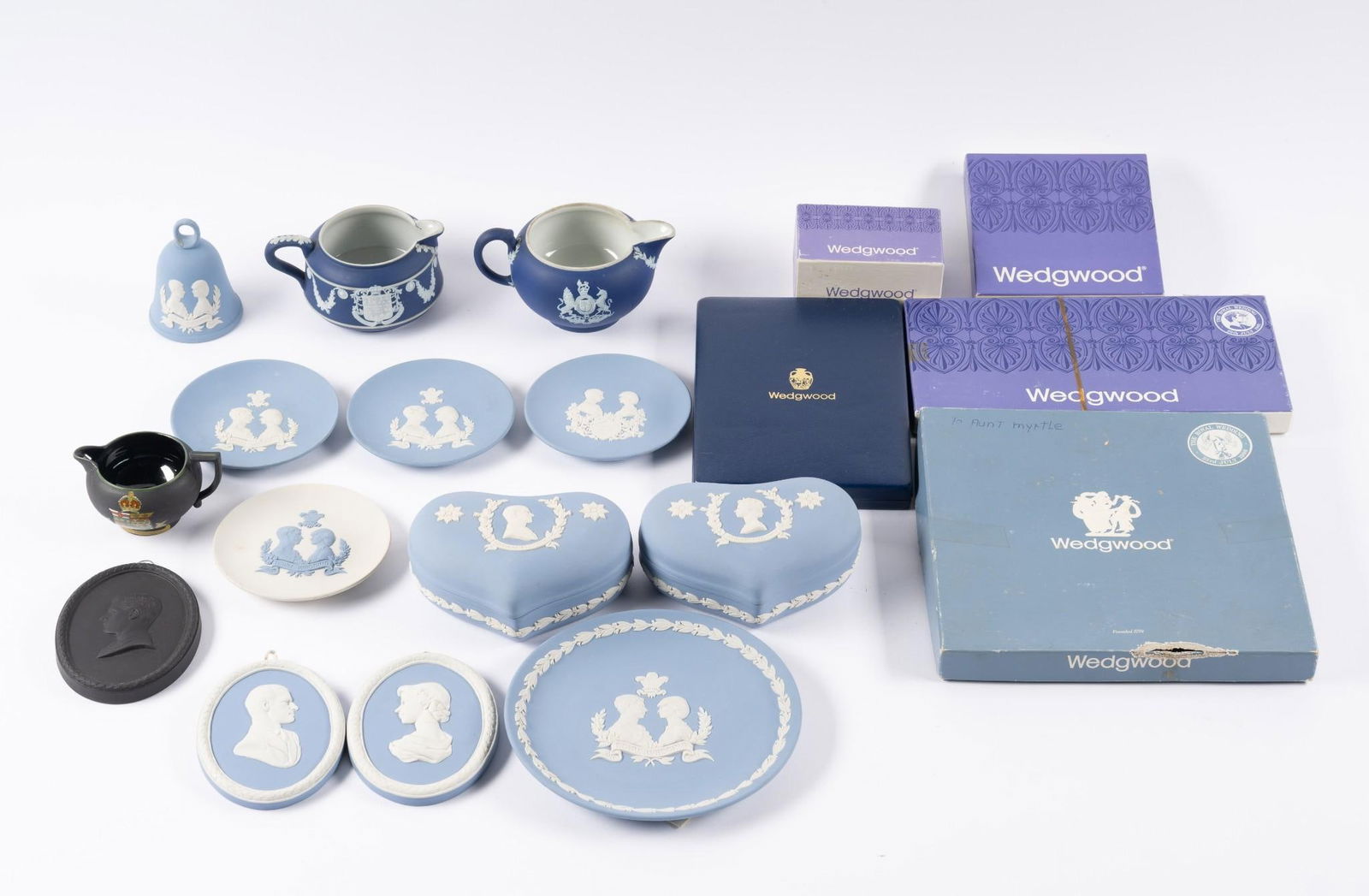 21 Pcs Wedgwood Royal Commemoratives (1 of 9)