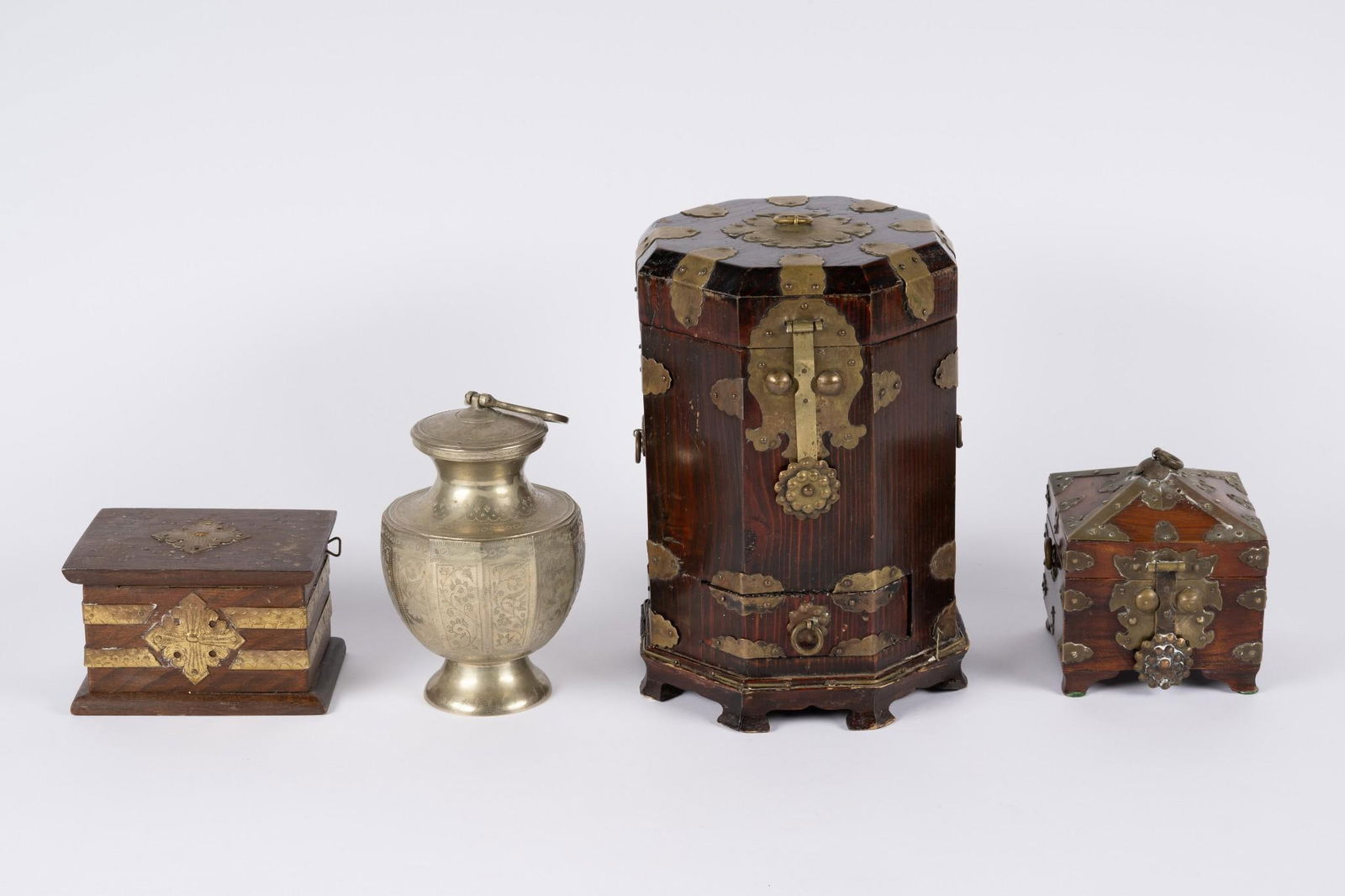 4 Storage Vessels incl Wood Boxes with Metal Mounts (1 of 7)