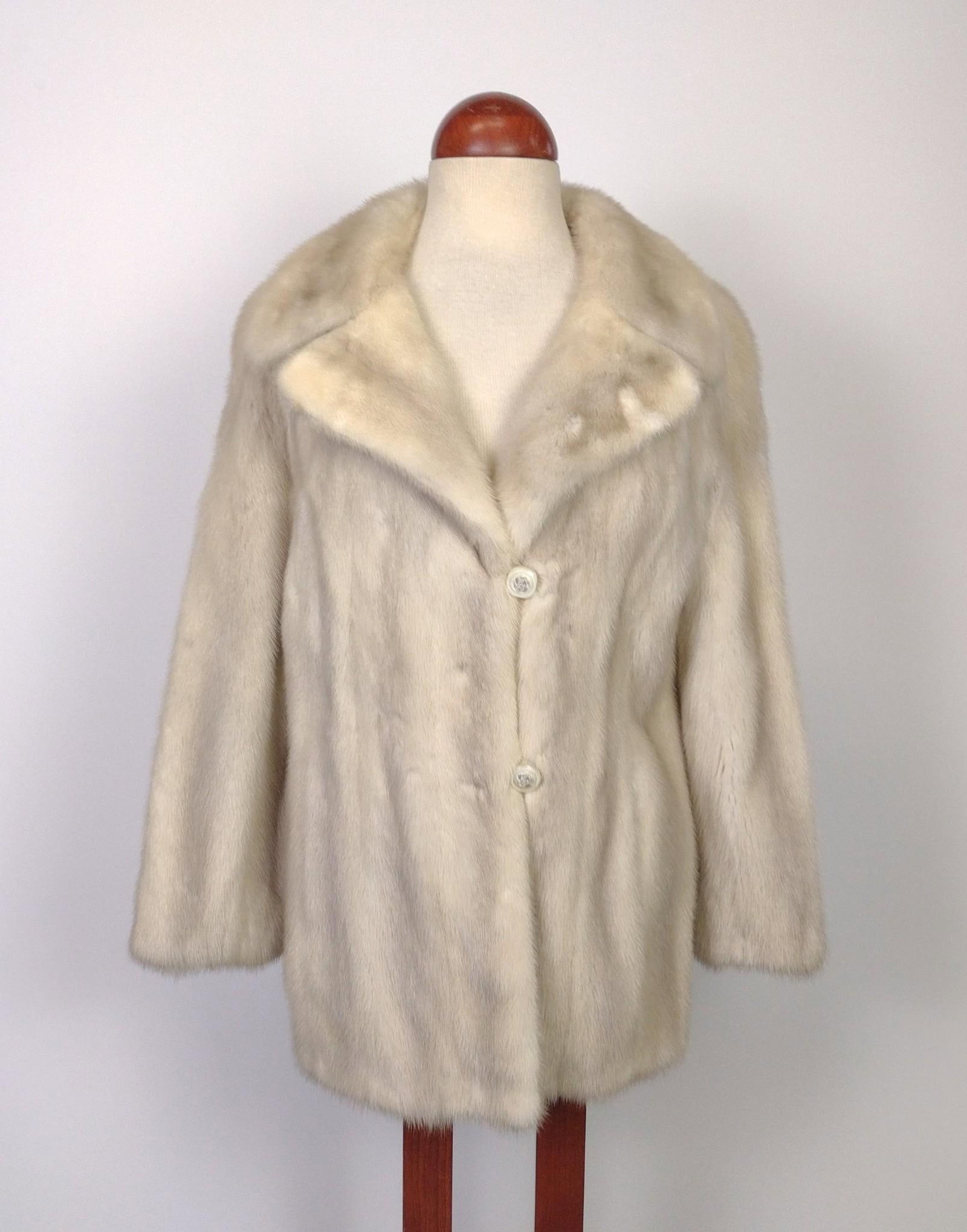 White Fox Women's Fur Coat: NOT ELIGIBLE FOR IN-HOUSE SHIPPING. Muscalus Furs of Harrisburg, PA. 18" shoulder width x 28 total length. 21-1/2" long sleeve.