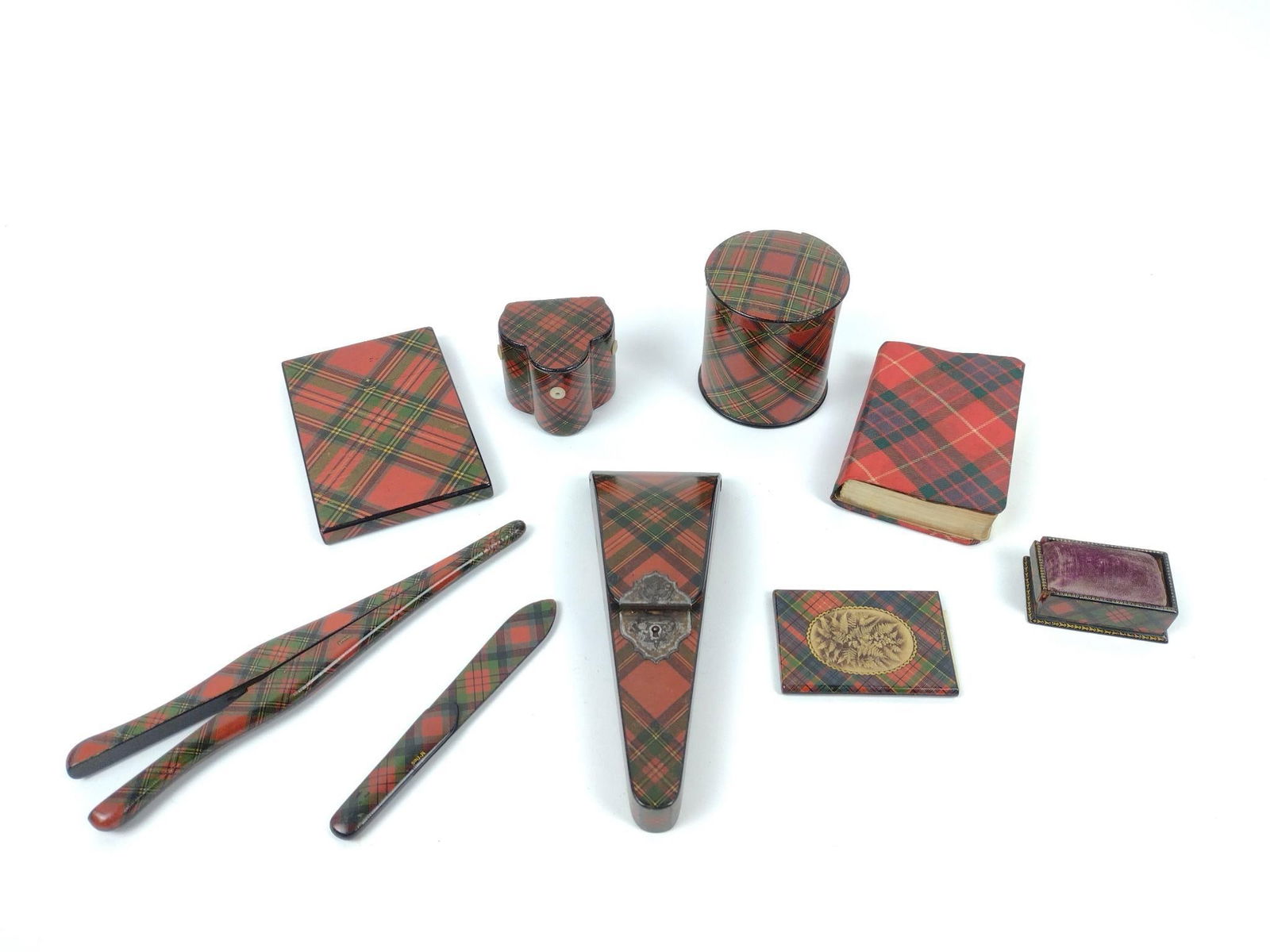 9 Pcs Tartanware (1 of 6)