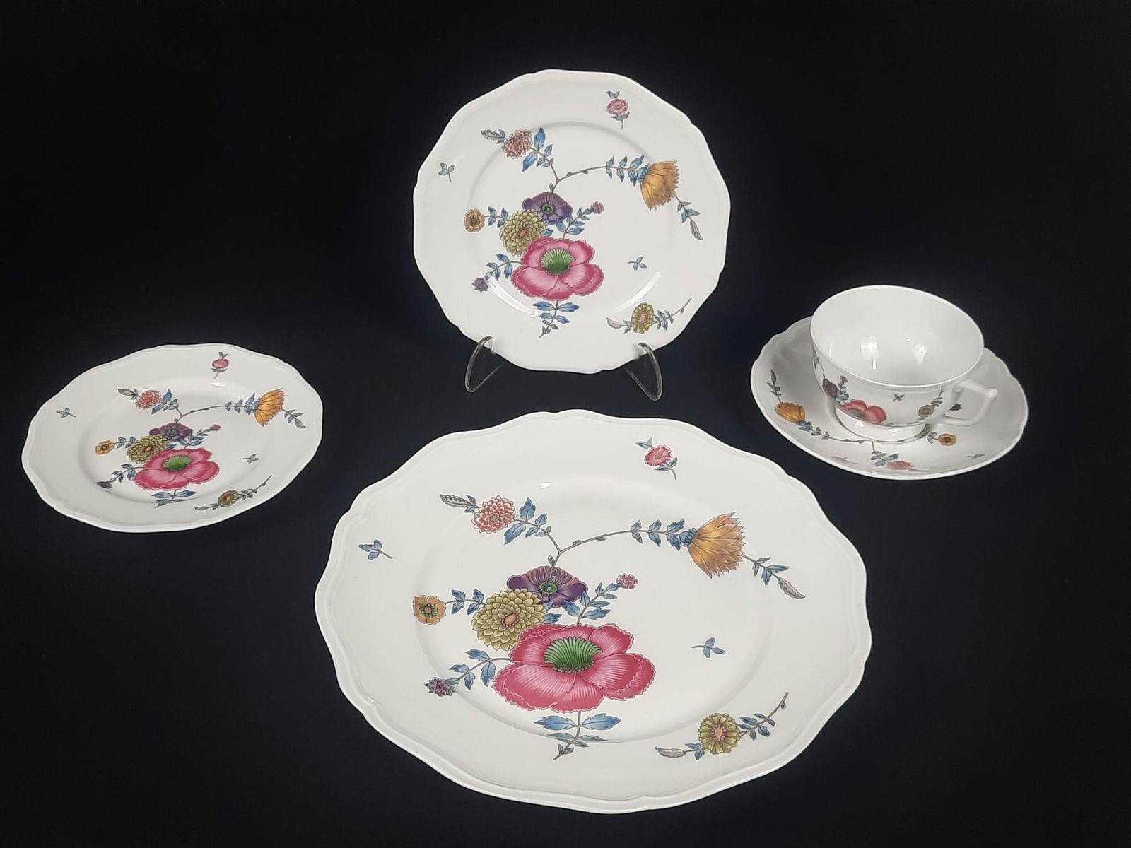 5 Pcs Limoges Anemones Ceralene Place Setting: Dinner plate 11" wide.