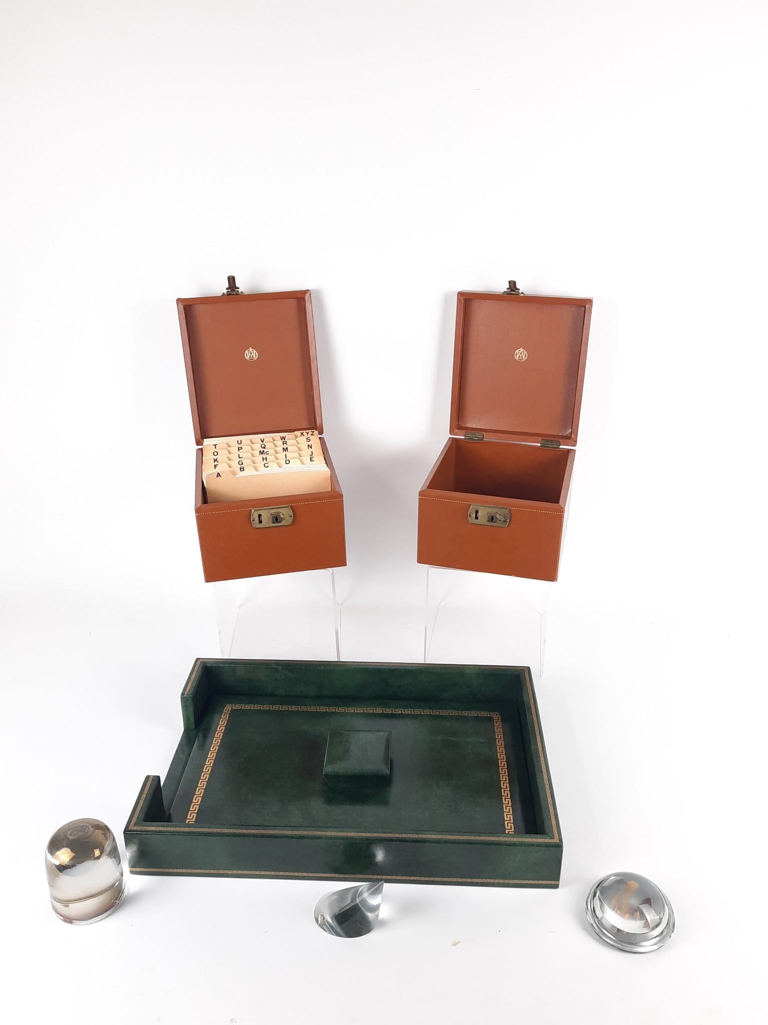 6 Desktop Articles incl Weighed Paper Tray (1 of 5)