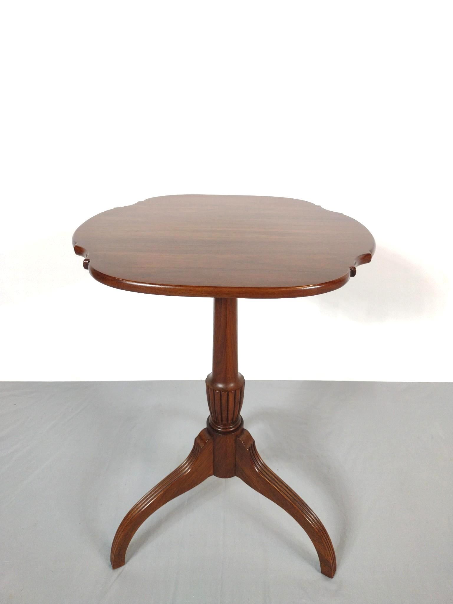 Virginia Galleries Tilt Top Candle Stand (1 of 4)