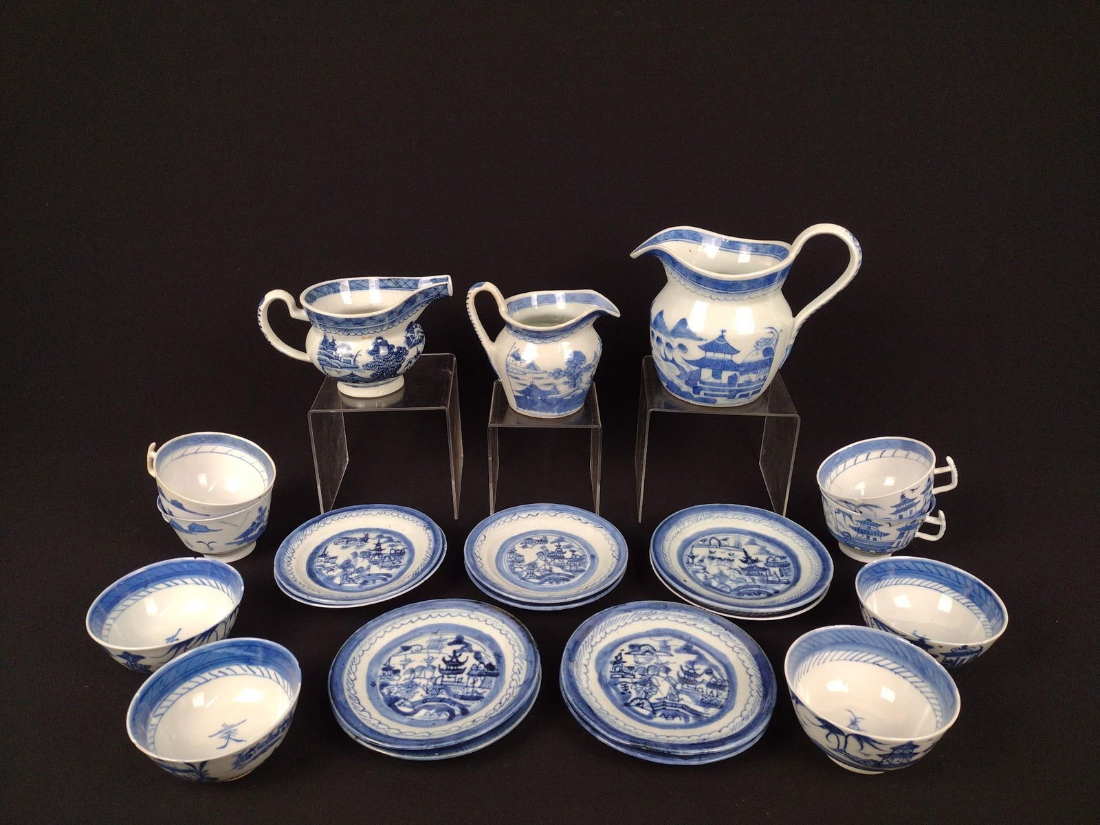 21 Pcs Antique Chinese Export Canton incl Pitchers (1 of 4)