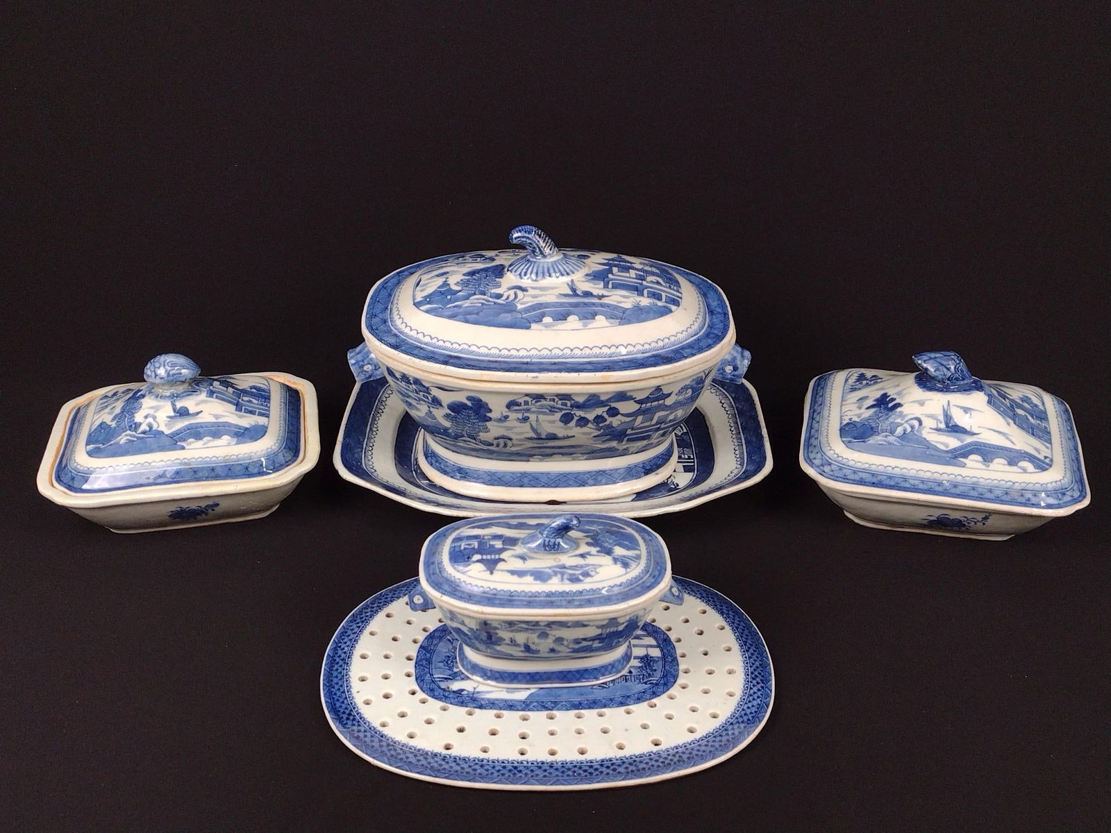 6 Pcs 19th Century Chinese Export Canton incl Tureens (1 of 6)