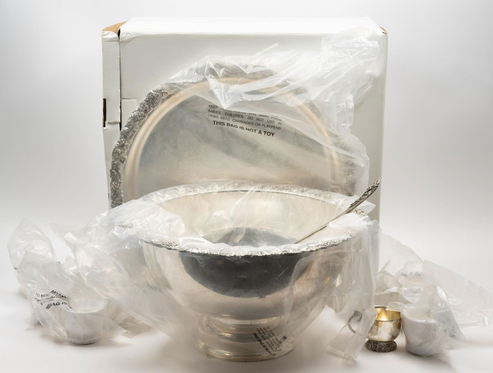 Towle Silverplate Punch Bowl & Platter w/OB (1 of 4)