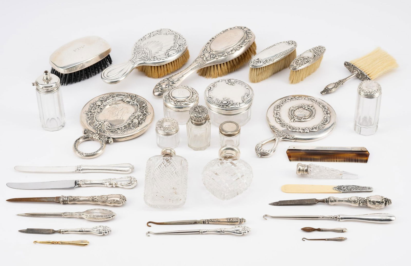31 Sterling Silver Dresser Items (1 of 6)