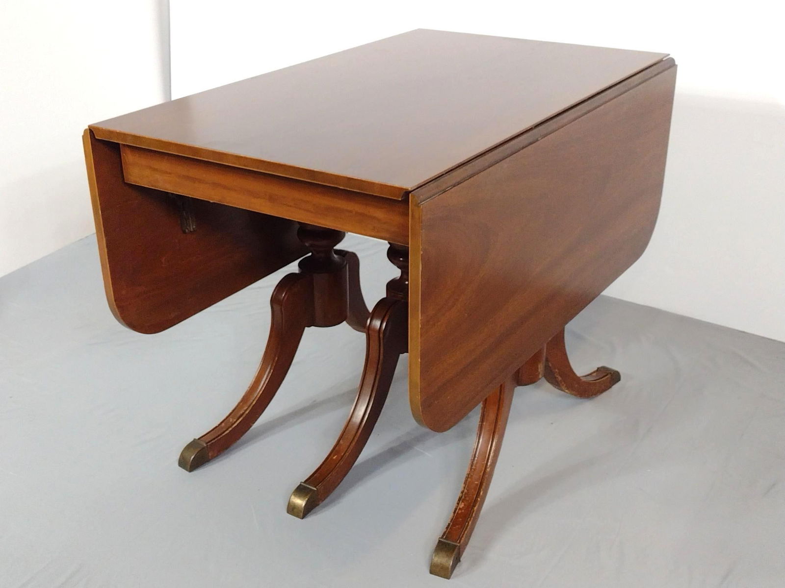 Drop Leaf Dining Table with 2 Leaves (1 of 7)