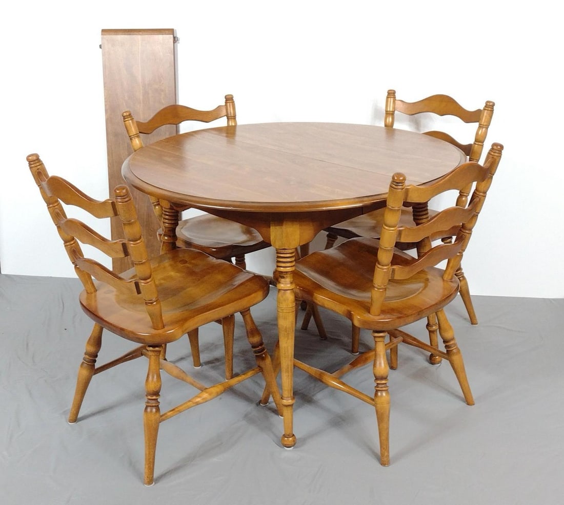 Cushman Colonial Round Dining Table & 4 Chairs (1 of 2)