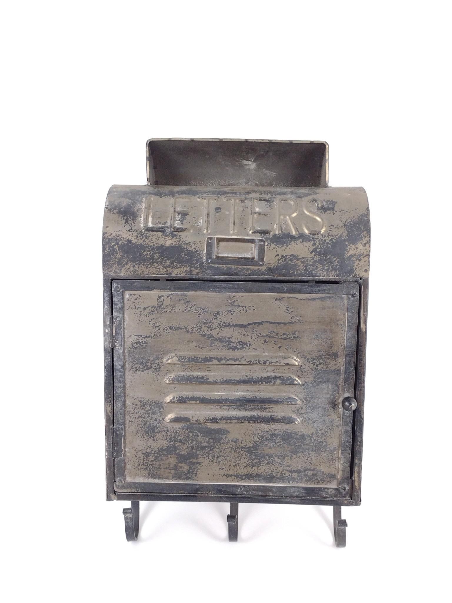 Wall Mounted Metal Mailbox (1 of 4)