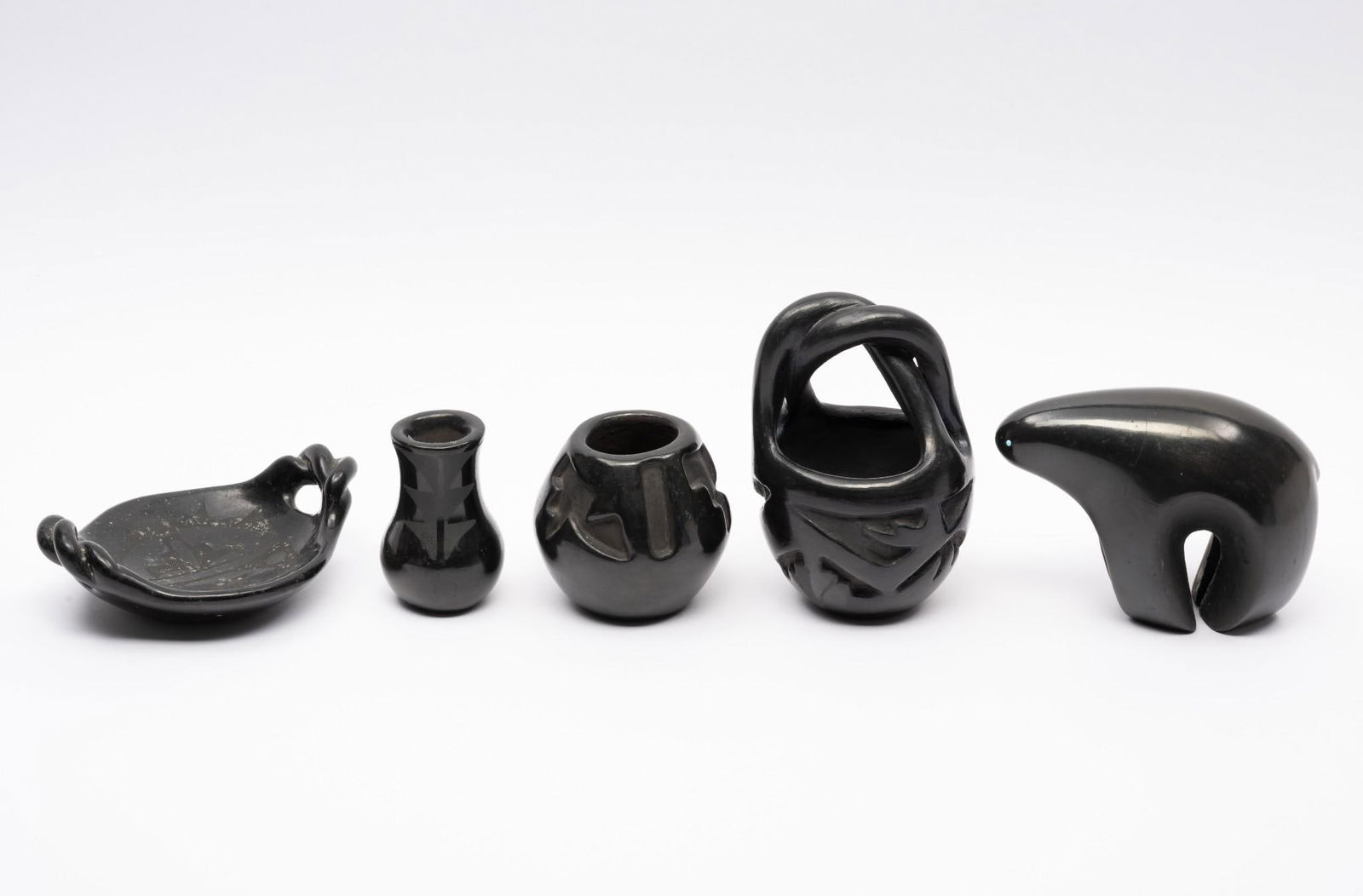 5 Santa Clara Blackware Pots (1 of 13)