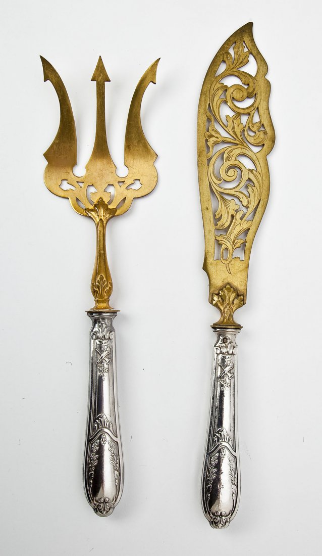 2 Pc Sterling Handled Fish Set: DESCRIPTION: Two piece sterling silver handled carving fish set with a reticulated brass fork and knife. Handles with a decorative design and with an illegible hallmark on both sides. MEASUREMENTS: Fo