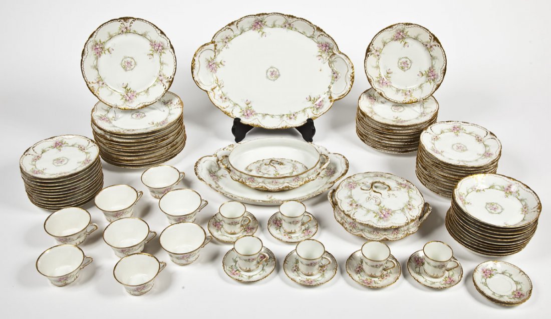 Théodore Haviland Limoges 85 Pc Dinner Service: DESCRIPTION: Théodore Haviland Limoges eighty-five piece dinner service in a floral pattern with a scalloped gilt rim. Includes: Twelve each of 8" salad plates, 7-1/2" dessert plates, 9-7/8" dinner p