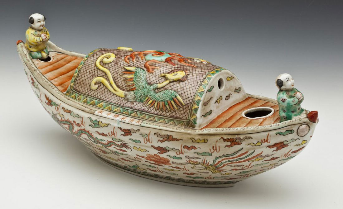 Chinese Famille Verte Porcelain Boat: DESCRIPTION: Chinese famille verte porcelain boat with a white ground and a seated man at the front and back. With a raised bird decoration at the top and hand painted dragon design on the sides. With