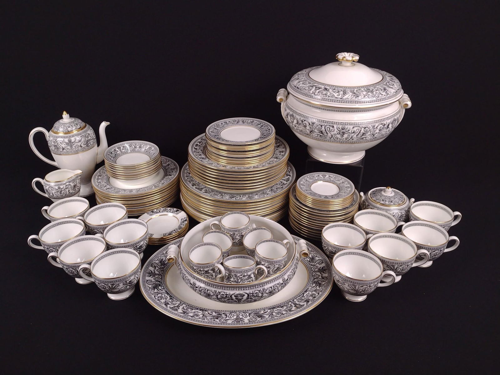 96 Pcs Wedgwood "Florentine" Dinnerware (1 of 5)