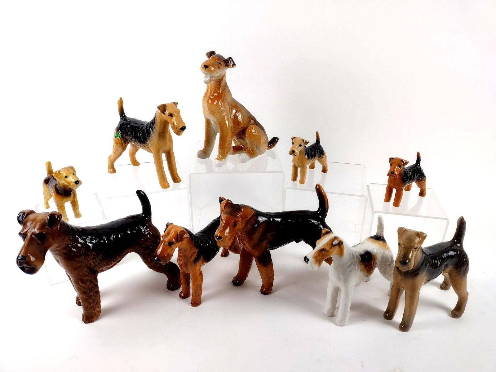 10 Airedale Porcelain Dog Figurines incl Beswick (1 of 7)