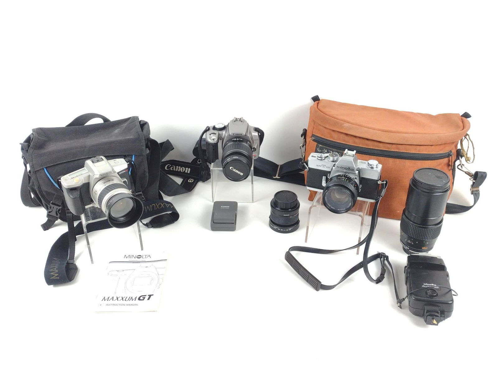 3 Vintage Cameras w/ Carrying Bags (1 of 12)