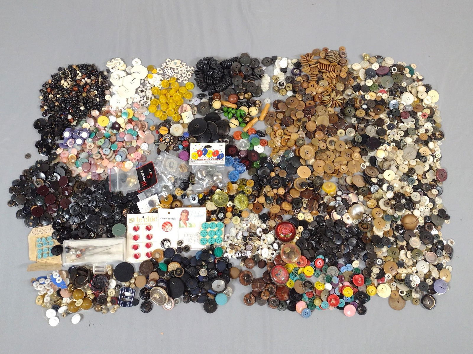 Large Grouping Vintage Buttons incl Glass (1 of 10)