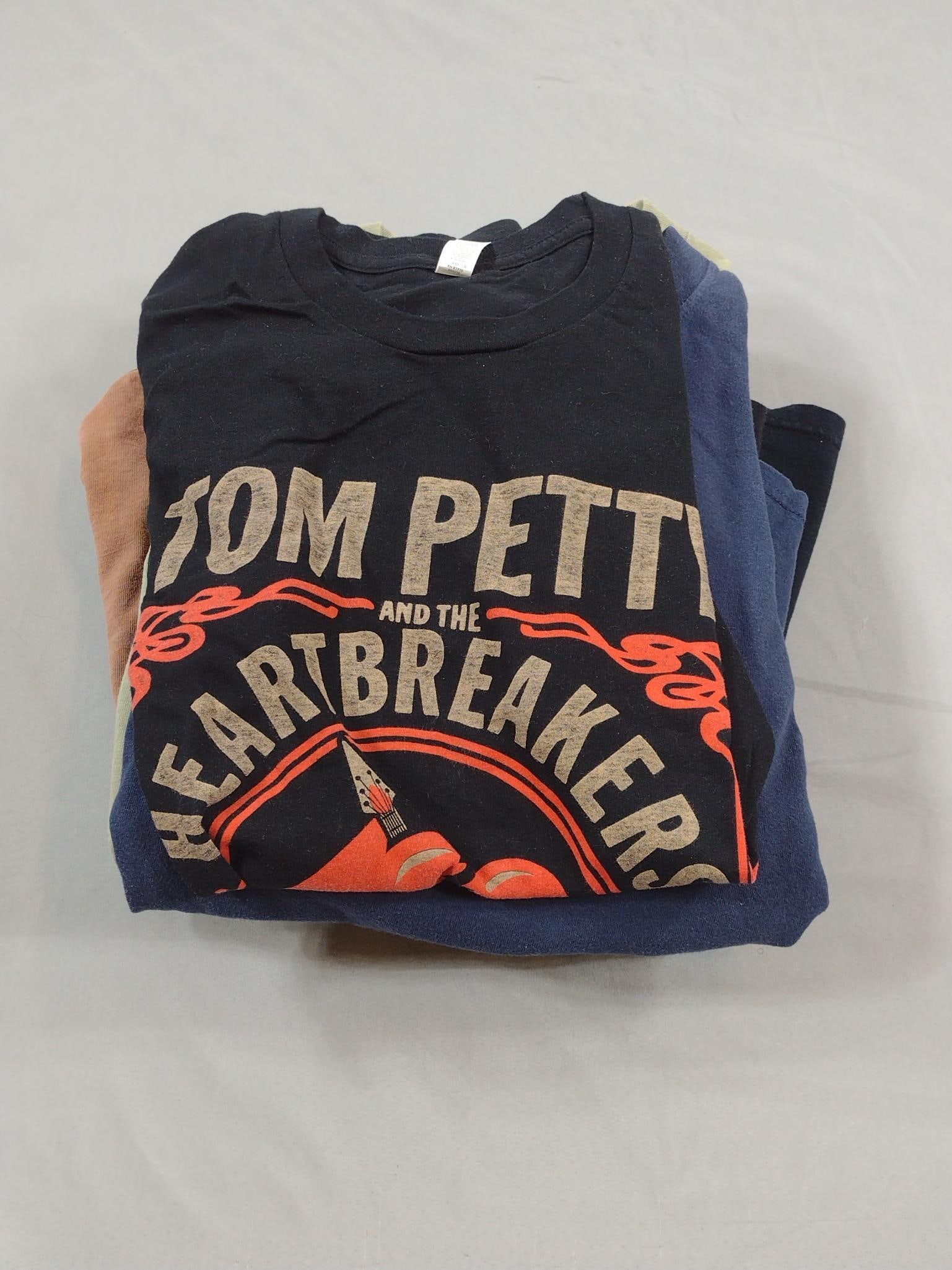 10 Concert T-Shirts: Includes Tom Petty and James Taylor. Sizes Medium and Large.