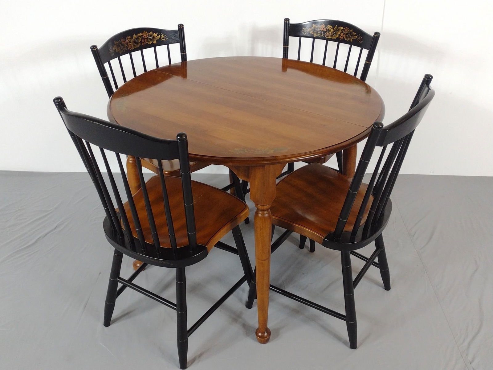 Hitchcock Stencil Painted Table & 4 Chairs (1 of 8)