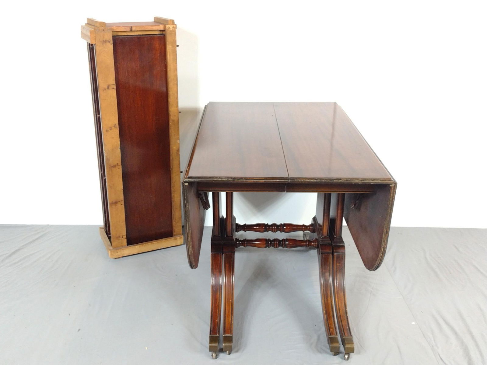 Brandt Drop Leaf Dining Table & 5 Leaves (1 of 7)