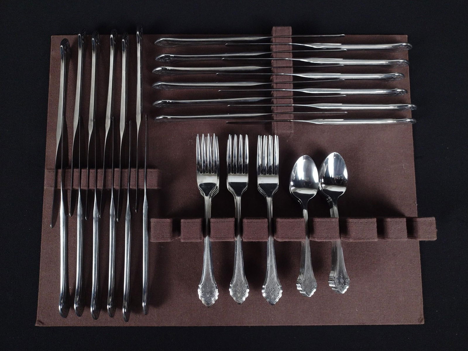 65 Pcs Oneida Flatware (1 of 3)