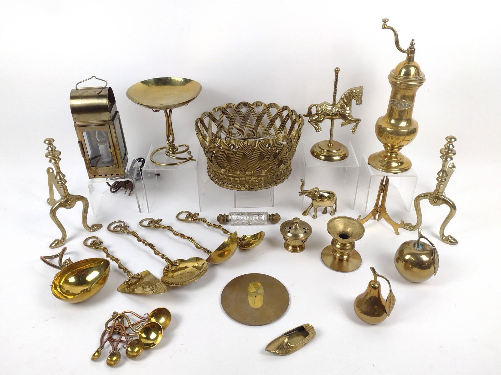 22 Pcs Metalware incl Brass (1 of 7)