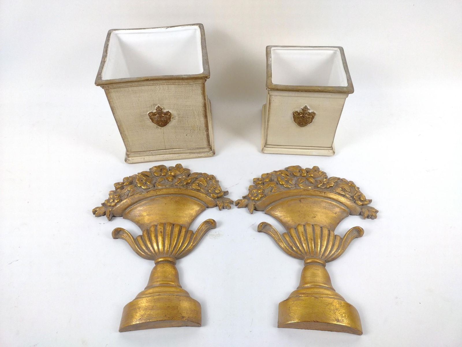 4 Decorative Planters & Wall Hangings (1 of 6)