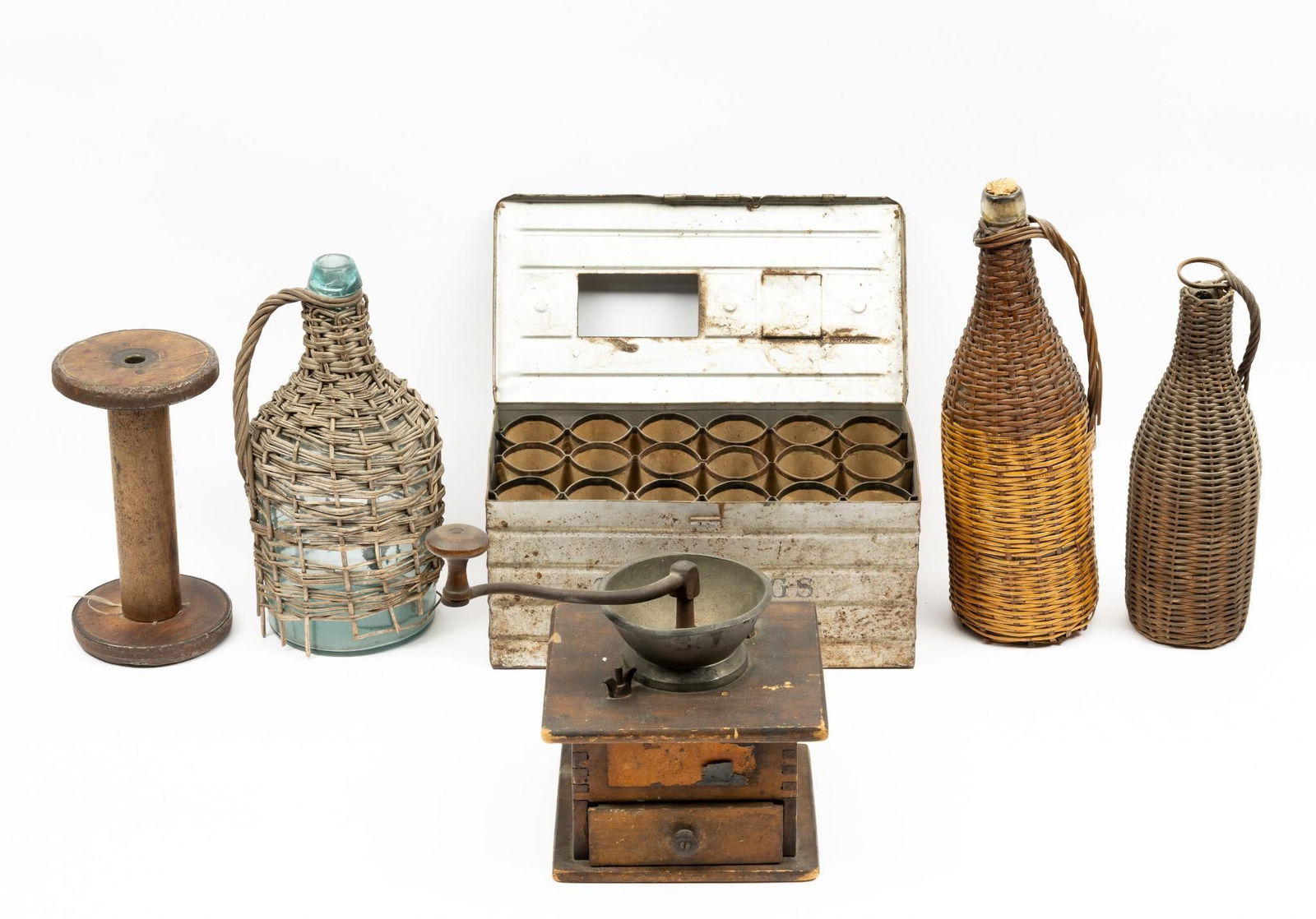 6 Pcs Vintage incl Metal Egg Crate (1 of 6)