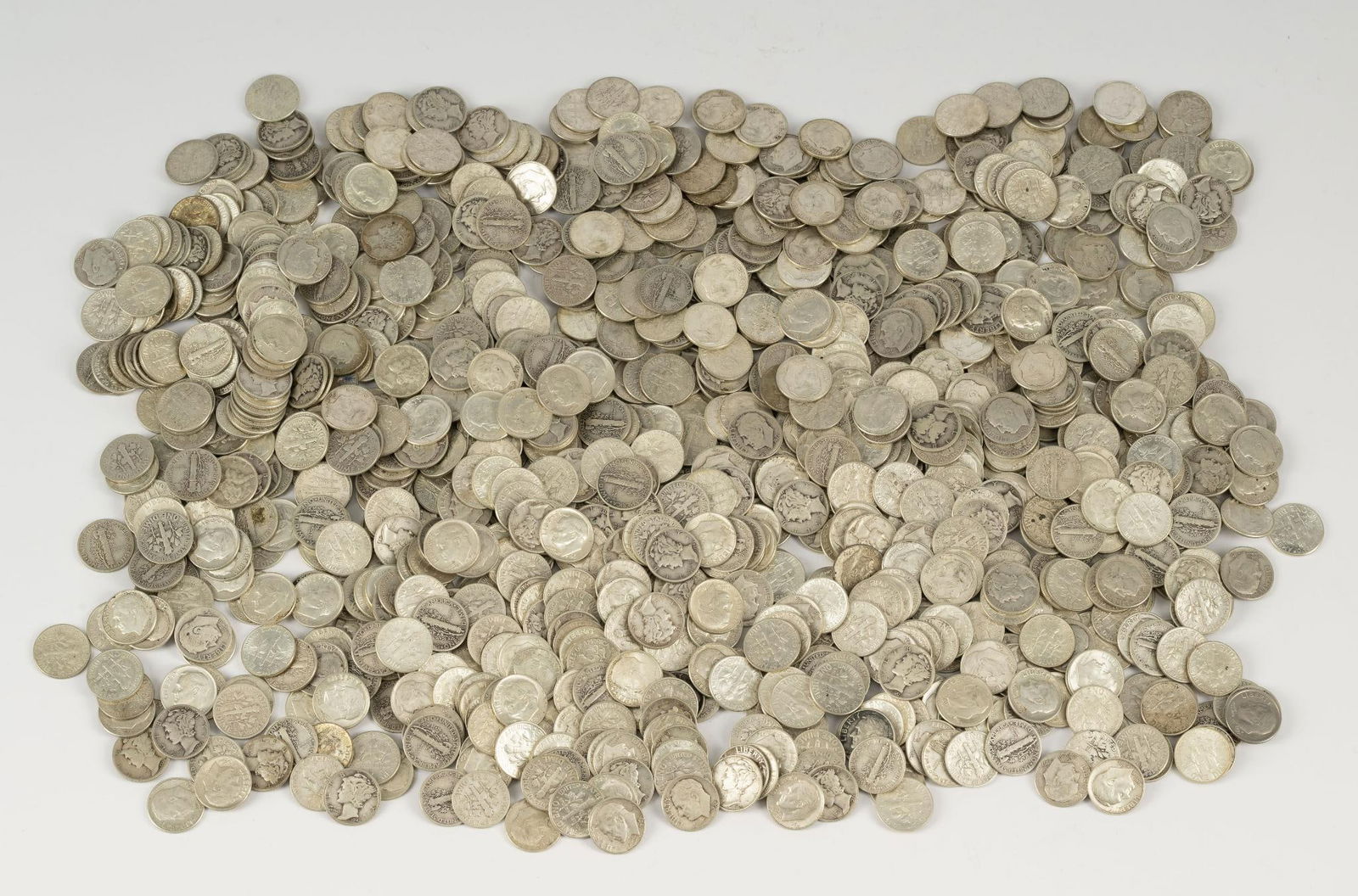 Approx. 1000 Silver Roosevelt and Mercury Dimes (1 of 5)