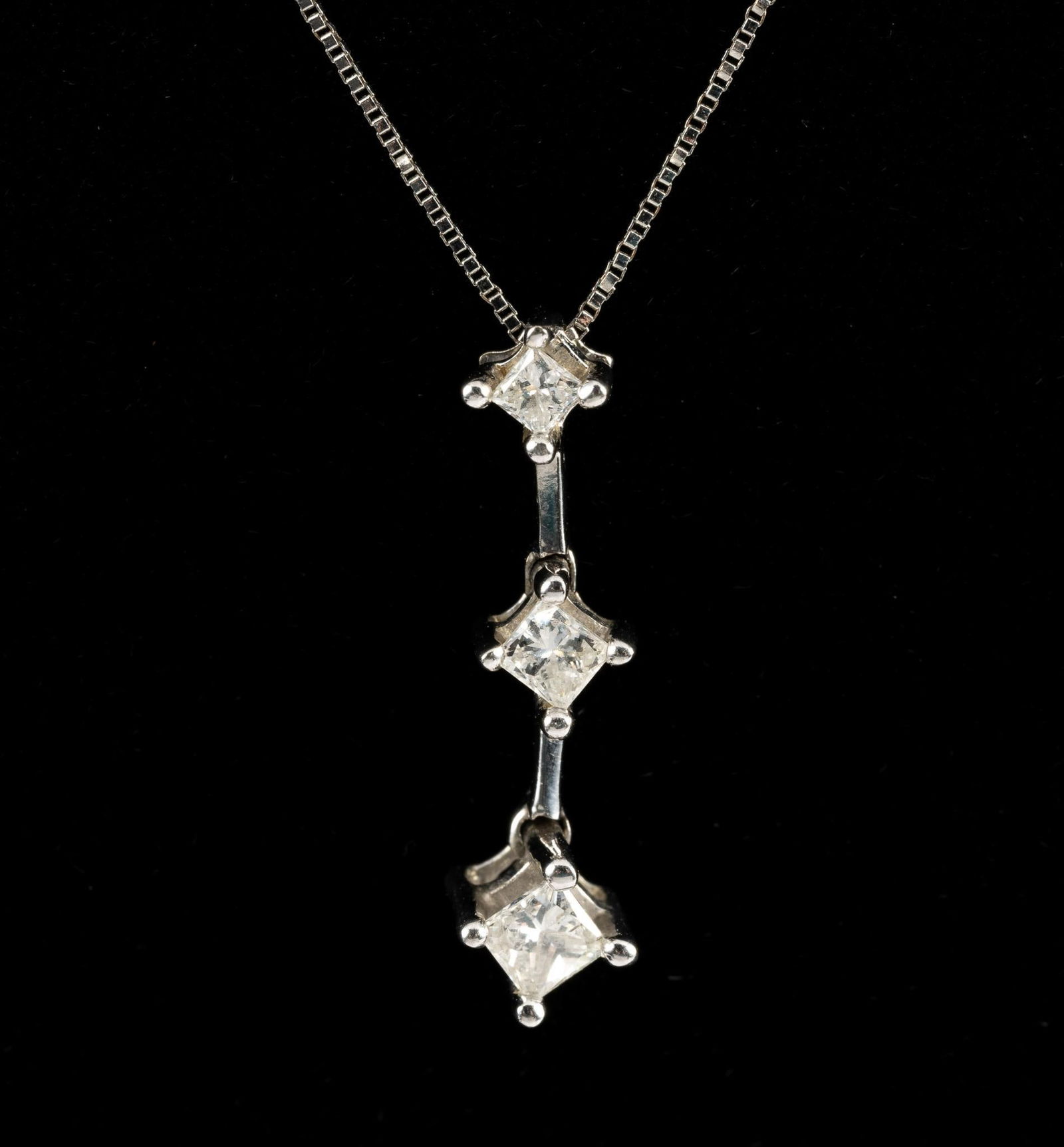 10K White Gold Diamond Pendant Necklace (1 of 4)