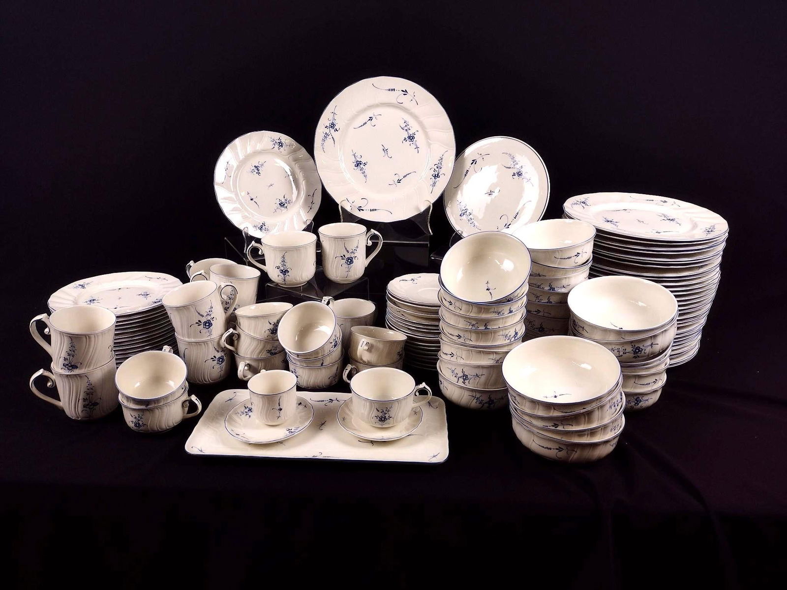 117 Pcs Villeroy & Boch "Vieux Luxembourg" Dinnerware (1 of 4)